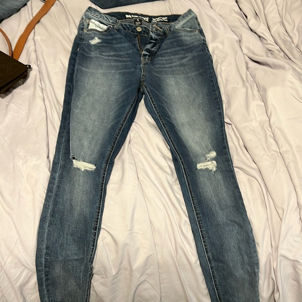 Blue spice brand size 9 stretchy distressed skinny